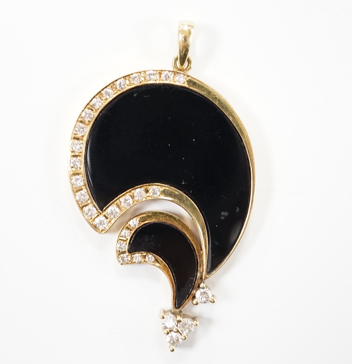 A Hong Kong 585 yellow metal, black onyx and diamond set stylised pendant, 43mm, gross weight 12.1 grams.